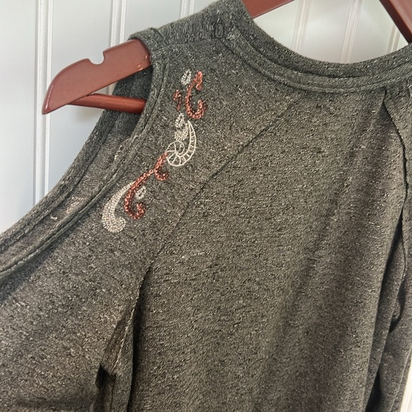 Cold-Shoulder Embellished Top - Picture 4 of 7